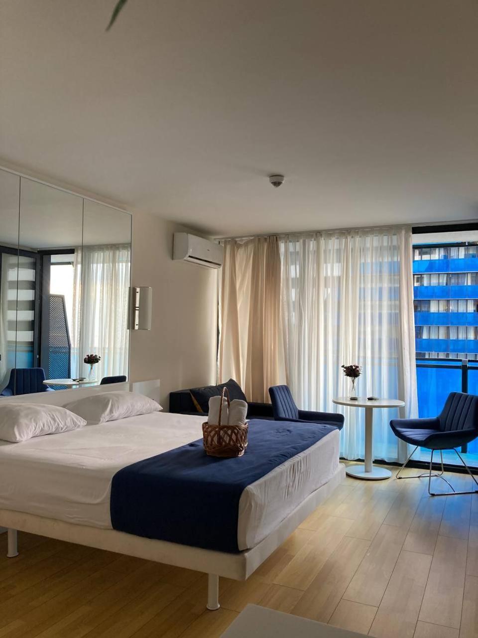 Orbi City Aparthotel Batumi Exterior photo