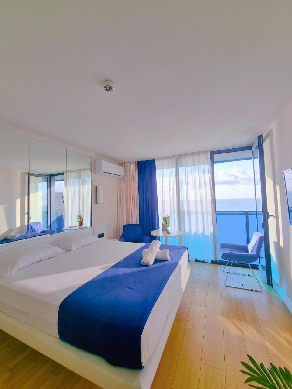 Orbi City Aparthotel Batumi Exterior photo