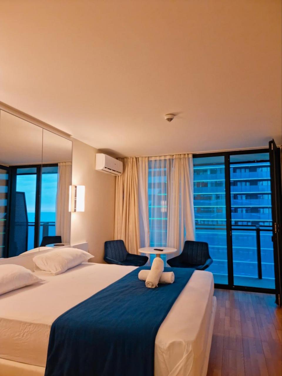 Orbi City Aparthotel Batumi Exterior photo